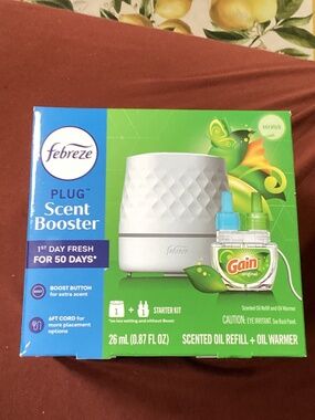 Febreze Plug Scent Booster Scented Oil Refill + Oil Warmer NEW